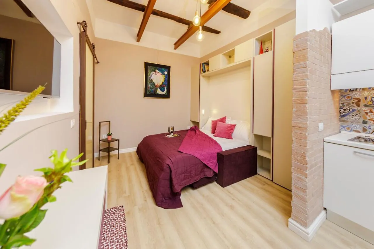 Vicky\'S Luxury Guesthouse contacts