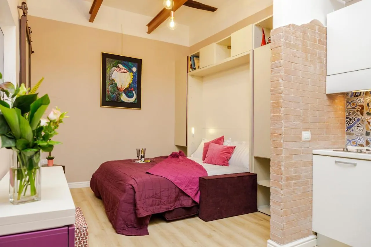 Apartamento Vicky'S Luxury Guesthouse Nápoles Italia
